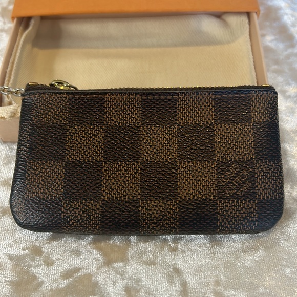 LOUIS VUITTON KEY POUCH - Picture 3 of 5